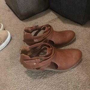 Women’s shoes